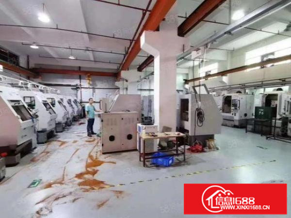 凤岗金凤凰原房东一楼800平厂房出租，水电齐全，带现成行车