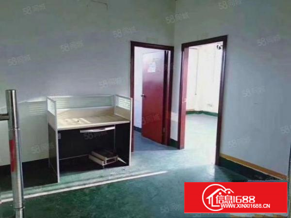 凤岗镇油甘埔大龙工业区楼上800平方带现成办公室水电豪华装修