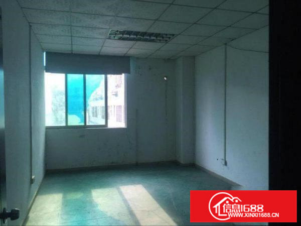 凤岗五联刚空出厂房3楼730平方带水电装修和流水线