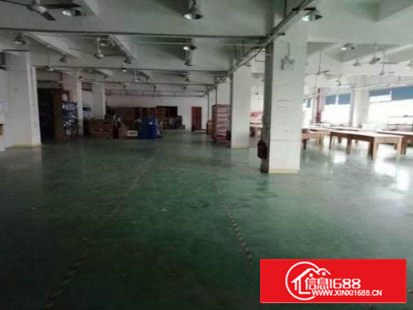 石岩龙眼山1楼厂房650平方出租，适合仓库，周边交通便利