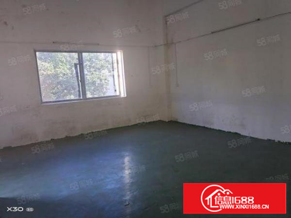 长安镇沙头港湾医院附近。210平方3000块钱有一间办公室