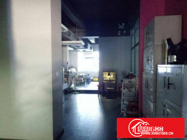 布吉长龙三楼400平米，精装修厂房出租