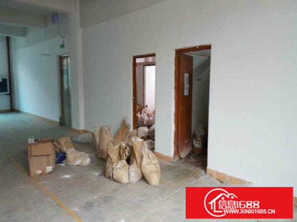 横岗安良三楼690平米仓库出租，5吨大电梯