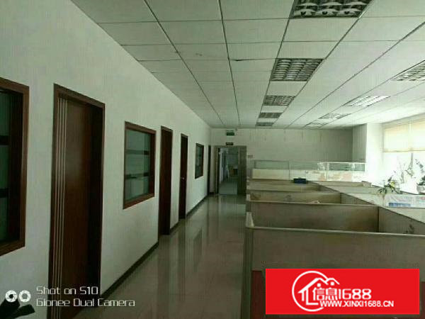 横岗地铁站D出口1350平方厂房出租，带装修可分租