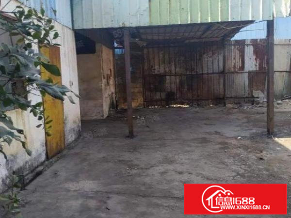 主干道边上独院钢构厂房空地1900平适合做废品站建材堆放停车