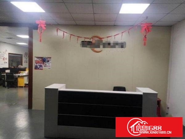 横岗六约村楼上880平带装修厂房出租，进出货方便