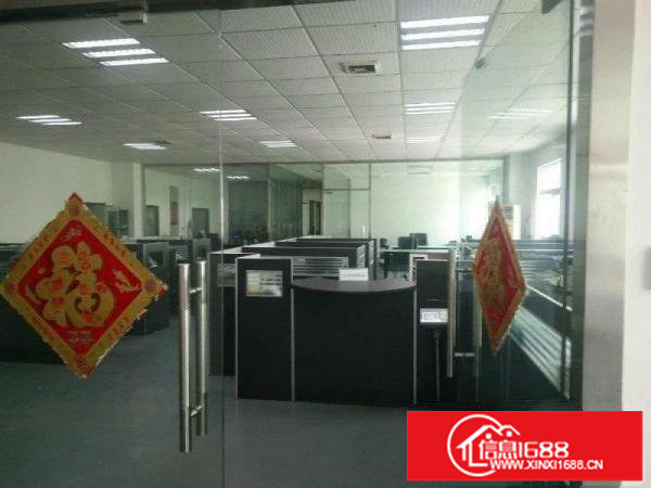 龙岗南约爱南路2楼1000平现成装修厂房无公摊