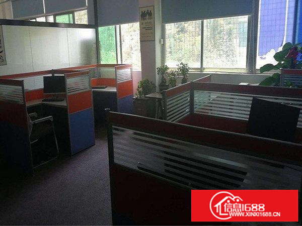 龙岗区中心城原房东楼上厂房出租800平方，带装修，可分租