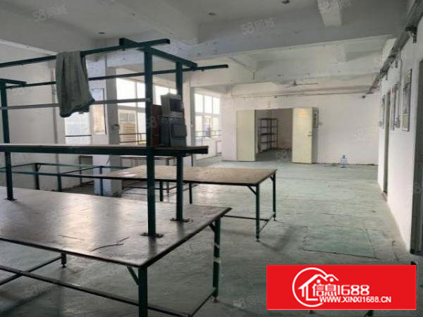 石岩汽车站附近，楼上500平简单装修，租金20