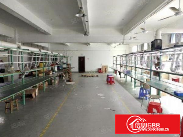 西乡，鹤洲靠近洲石路边上，新出楼上厂房875平，带精装修空调