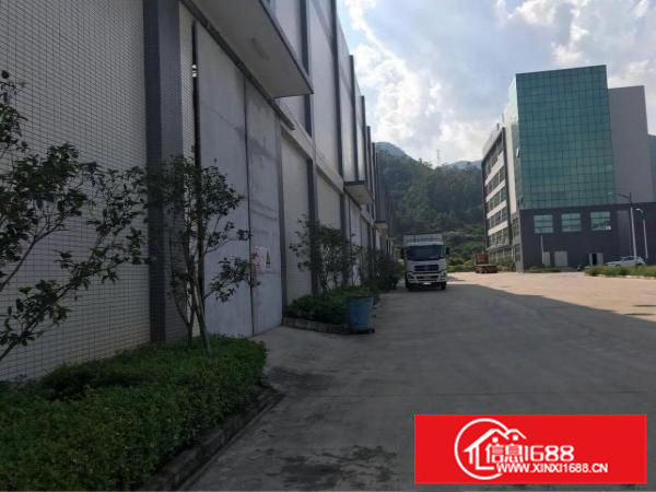 镇隆高速出口附近滴水12米钢构独院