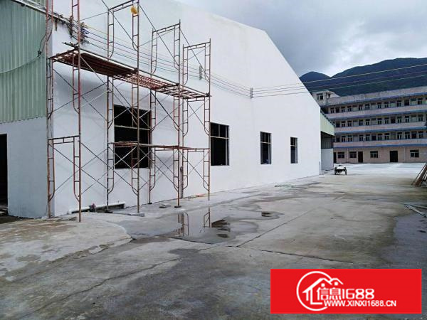 钢构一楼1500平米空地2500平米