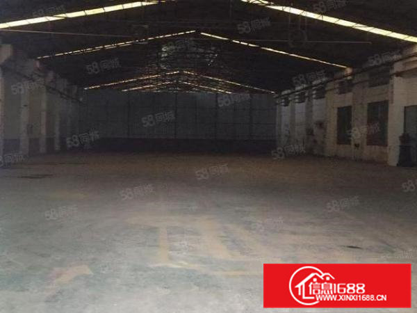 大岭山8米高钢结构厂房低价出租，门口可进挂车，交通方便