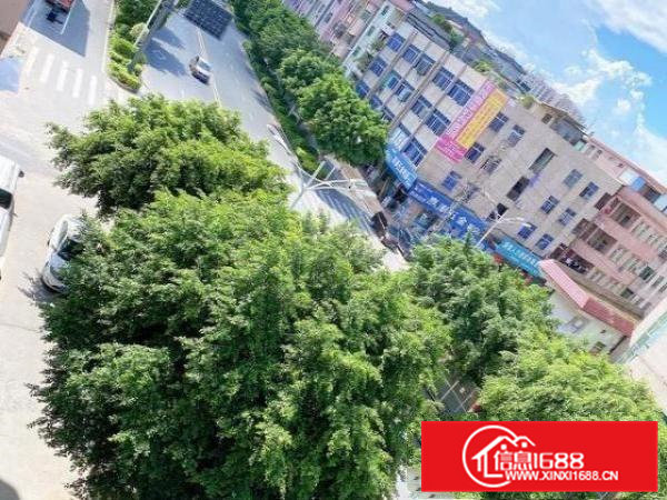 大路边三楼一屋800平方米出租