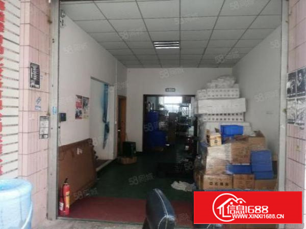 一楼带装修500平方，配套两间宿舍，总租金9500元