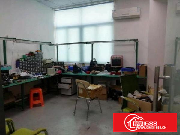 西乡，鹤洲洲石路边，大型工业园，楼上带精装修875平厂房出租