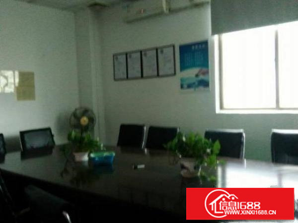 龙岗中心城新生新出楼上带装修950平厂房出租