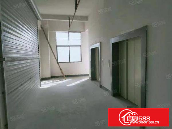 长安镇现有楼上厂房出租，精装修1000平方水电齐全无需转让费