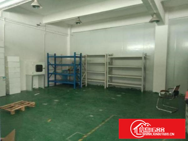 宏盈工业区旁楼上1000平带精装修厂房，有办公室