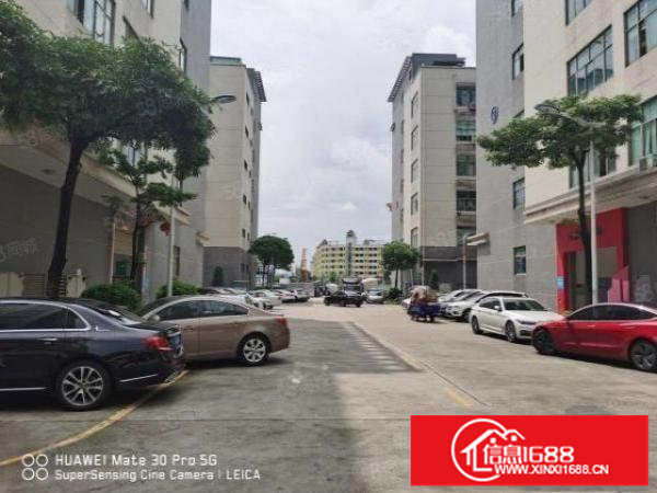 龙华原房东大型工业区楼上带装修1600平方厂房出租