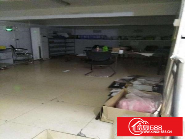 平湖白泥坑紧靠海吉星460平方带150平方冷库，办公室出租