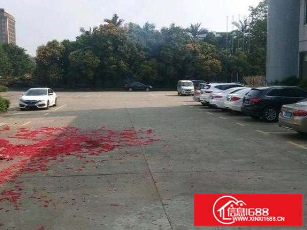 新出标准一楼1300平工业厂房出租带办公室装修