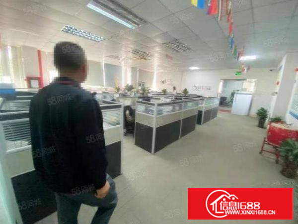 科苑城工业园新出二楼2500平方带装修地坪漆，20元，空地大