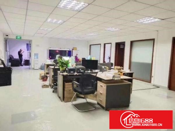 福永桥头地铁口楼上精装修厂房转让，无需转让费！