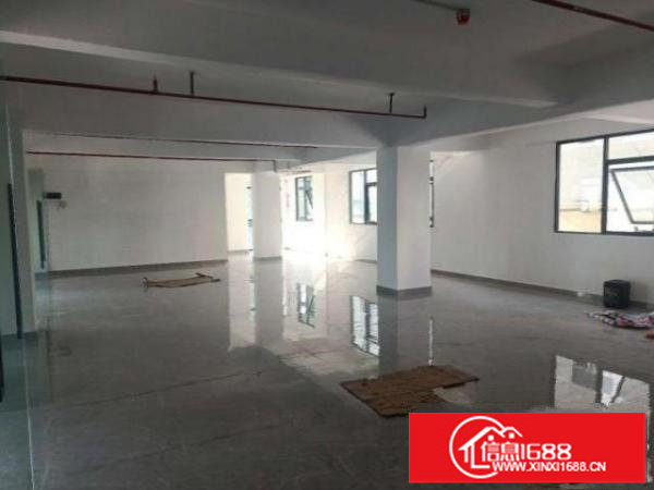 杨美地铁站C出口附近，步行约五