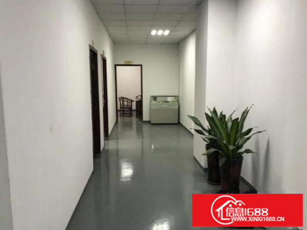 平湖大型工业园楼上1150平招租（带装修）