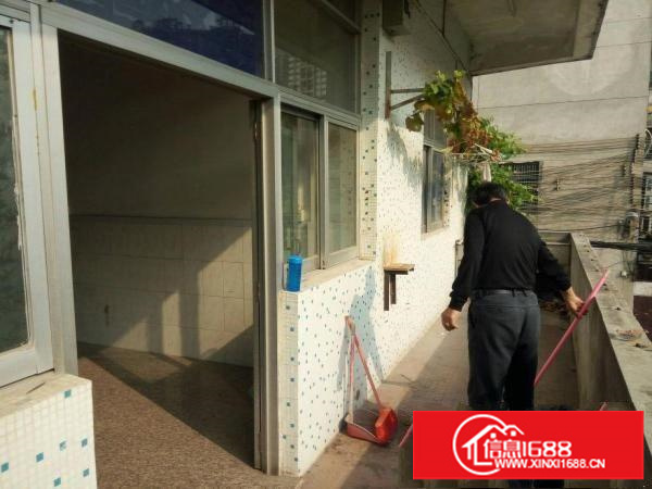 南联鹏达路贸易办公厂房二楼面积约230平方米