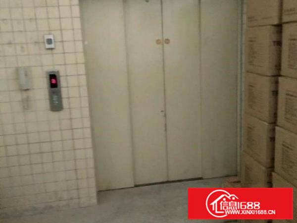 原房东标准厂房1000平方！现成办公室水电