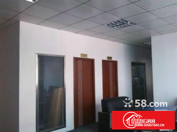 平湖白泥坑海吉星3号门旁边300平二楼仓库租，独立电梯