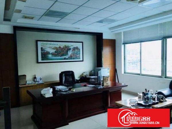 横岗华侨新村主干道楼上新出1100平米带装修厂房出租