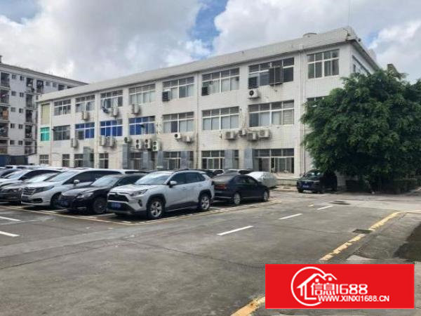 石岩汽车站附近，楼上带装修1900平方厂房出租，不要转让费