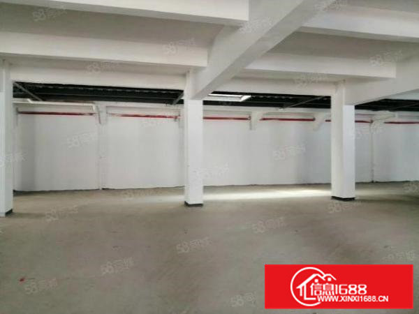 东莞常平木棆工业区2545平厂房出租，临马路边，超大空地