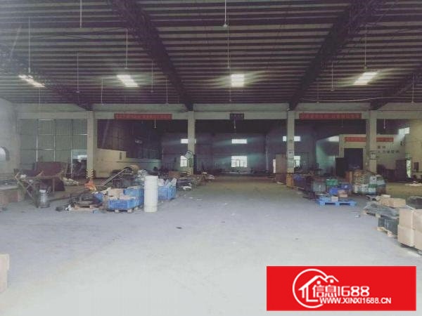 经典小独院1600平方的钢构厂房出租。