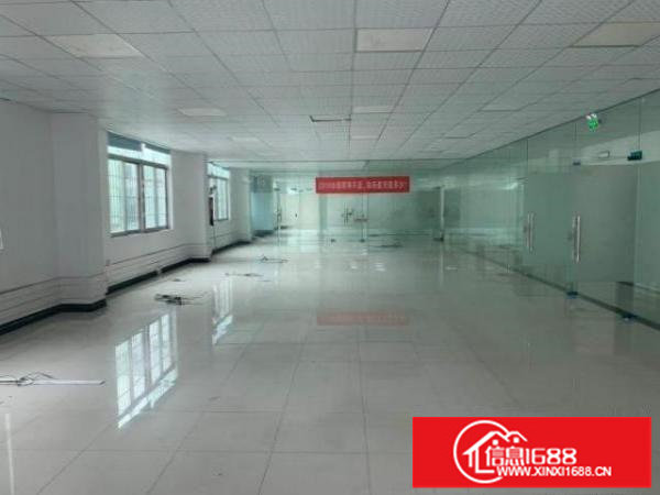 横岗六约，楼上整层1200平实际面积出租，有装修地铁口电商