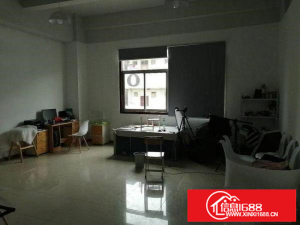 横岗恒丰路楼上1200平米带装修厂房出租，适合办公仓库