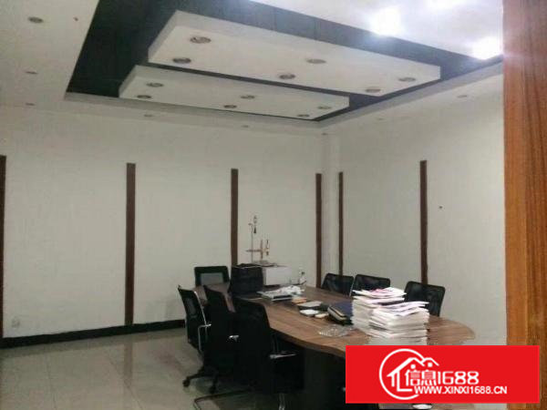 常平环常大马路旁新出厂房二楼1200平米带装修