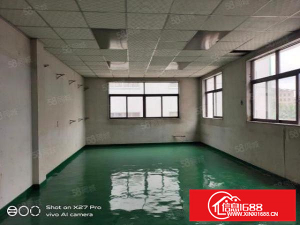 有房产证，双货梯，容桂园区2400方带办公装修厂房，形象好！