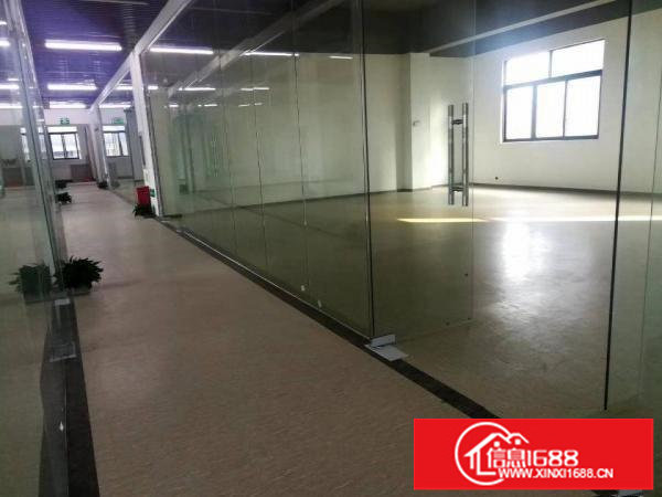 永湖地铁口附近新出楼上100平带精装修厂房