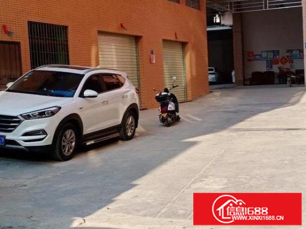 新建厂房，4层半，可停放小车，水电费乙方交。