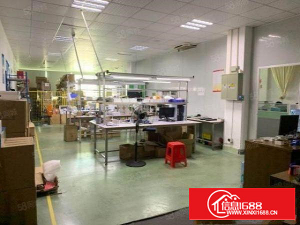 石岩6号线地铁口楼上300平带装修厂房出租，无转让费