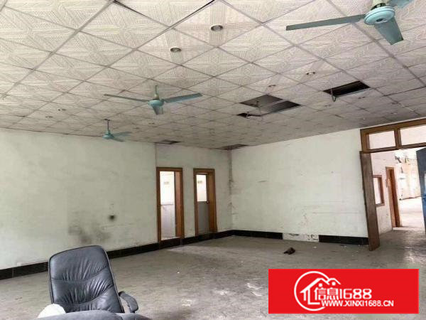 长安上角独院带牛角900平厂房出租(层高7.5米)