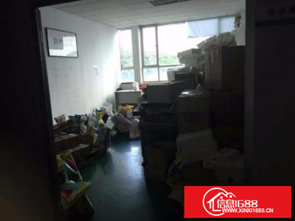 坂田五和地铁口德众工业区4000平方，200m起租