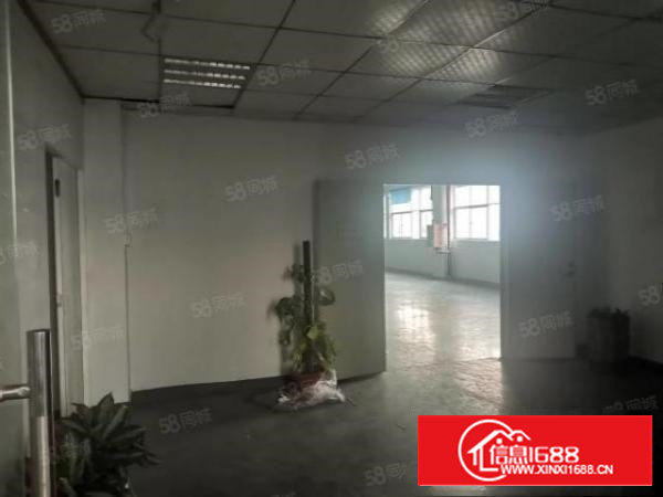 石安高速出口旁1300平，精装修，无转让费