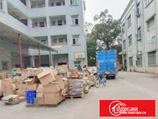 房东分租三楼1250平方送办公室100平宿舍，空地免费用