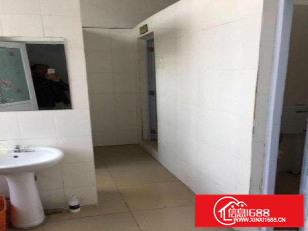 凤岗金凤凰楼上精装修厂房出租900平方，价格便宜