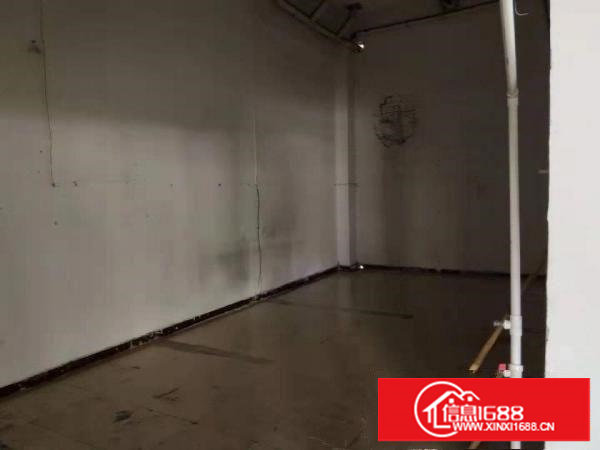 长安厦边一楼新出700平厂房出租可进出大货车可办环评易招工